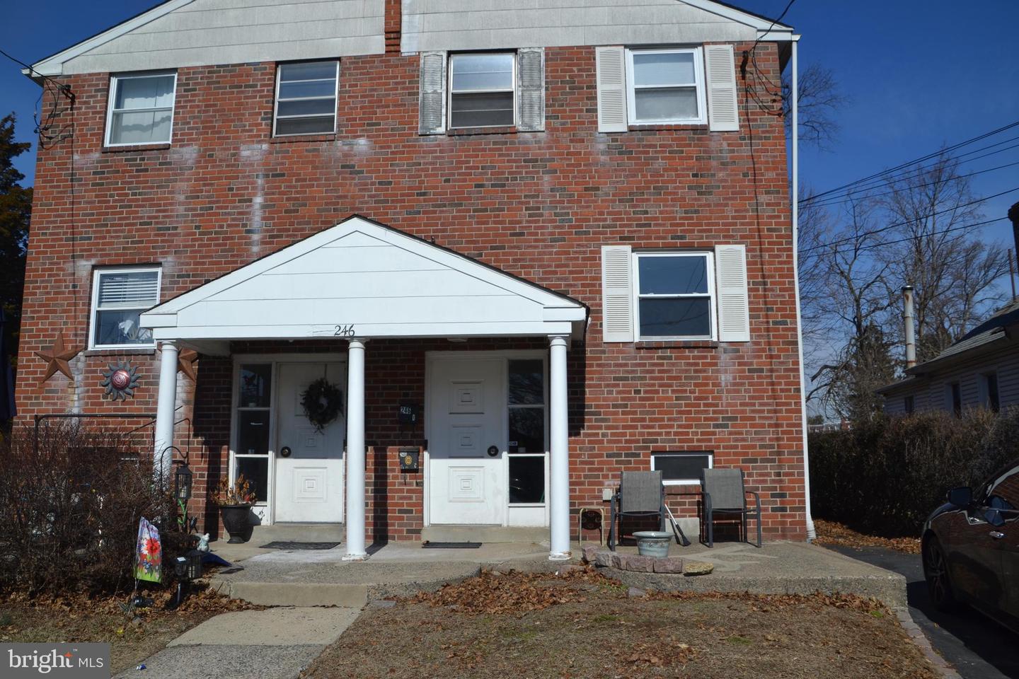 246 Ardmore Ave Property Photo 2