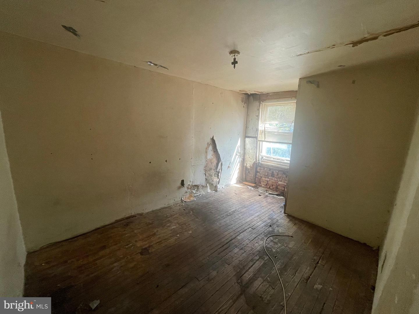 1037 Mcdowell Ave Property Photo 8
