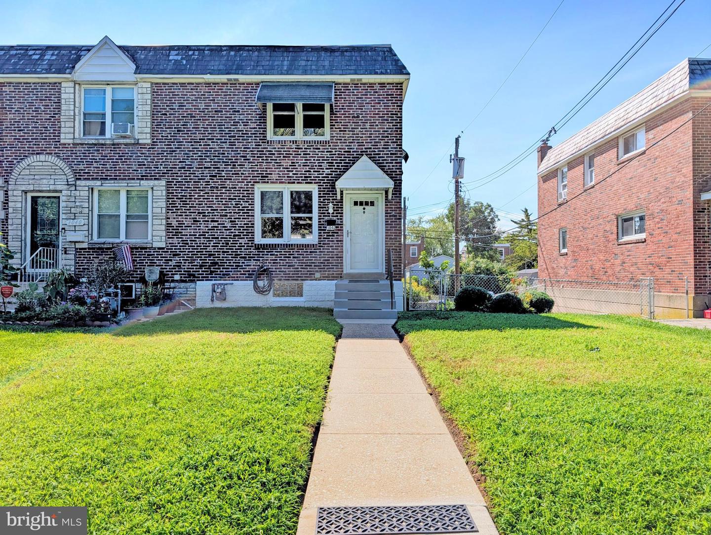 1042 Hopkins Ave Property Photo 1
