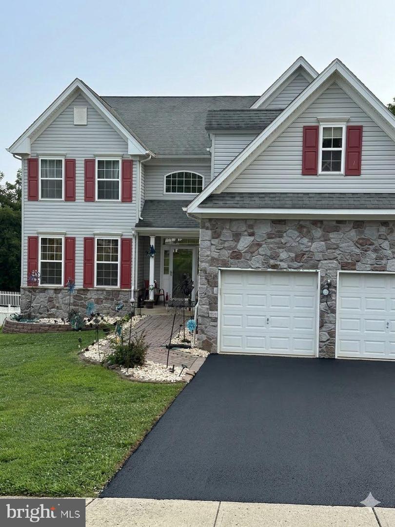 702 CARRIAGE CIR