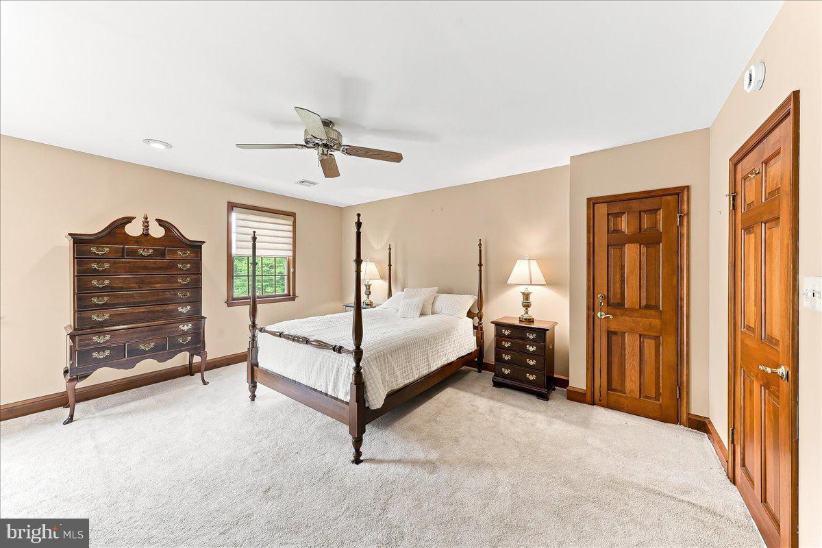100 Governors Dr Property Photo 9
