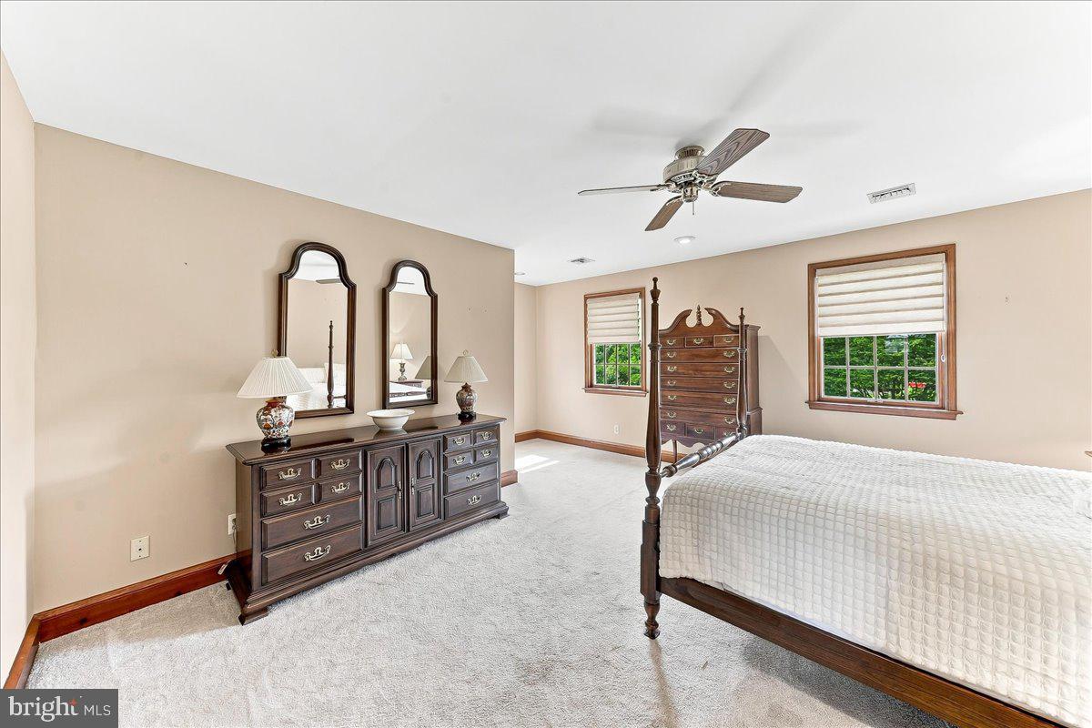 100 Governors Dr Property Photo 10