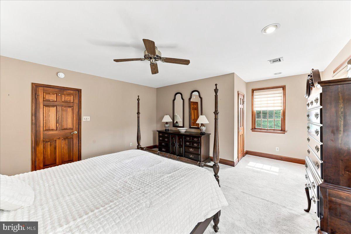 100 Governors Dr Property Photo 11