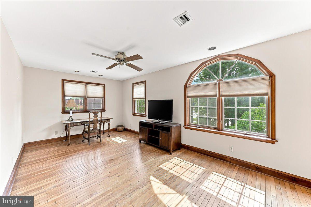 100 Governors Dr Property Photo 13