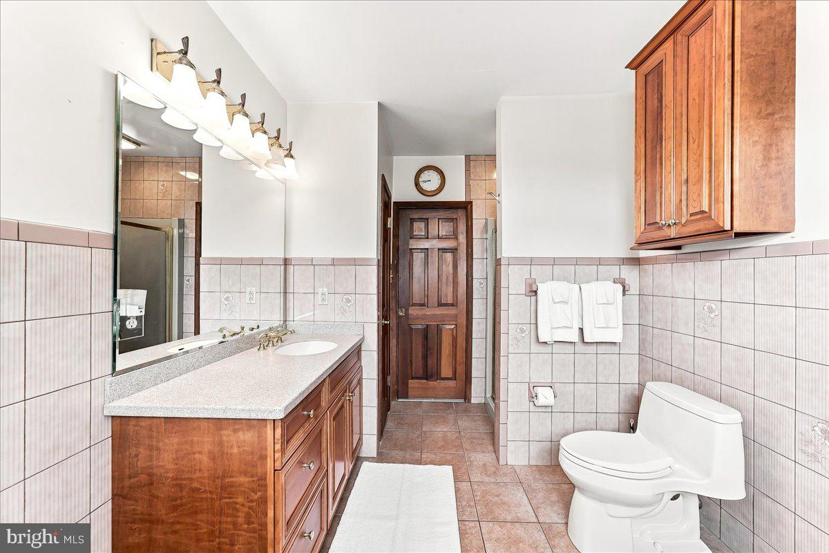 100 Governors Dr Property Photo 16