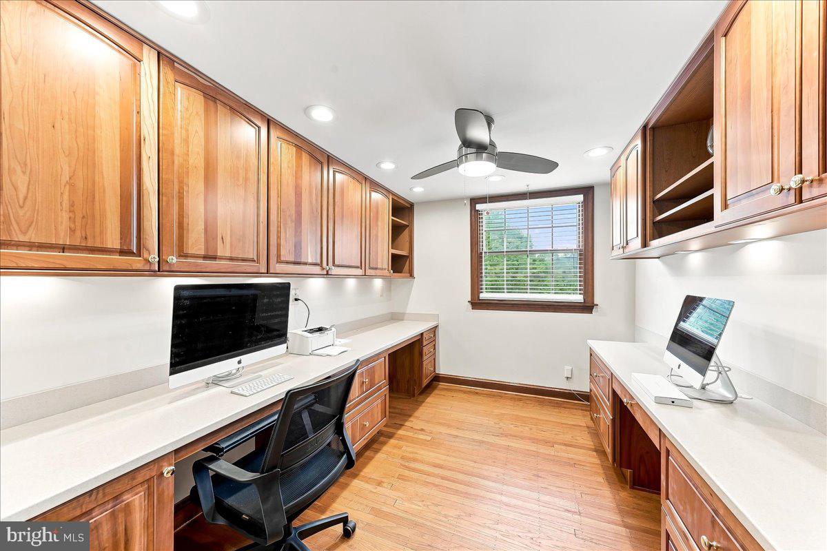 100 Governors Dr Property Photo 23