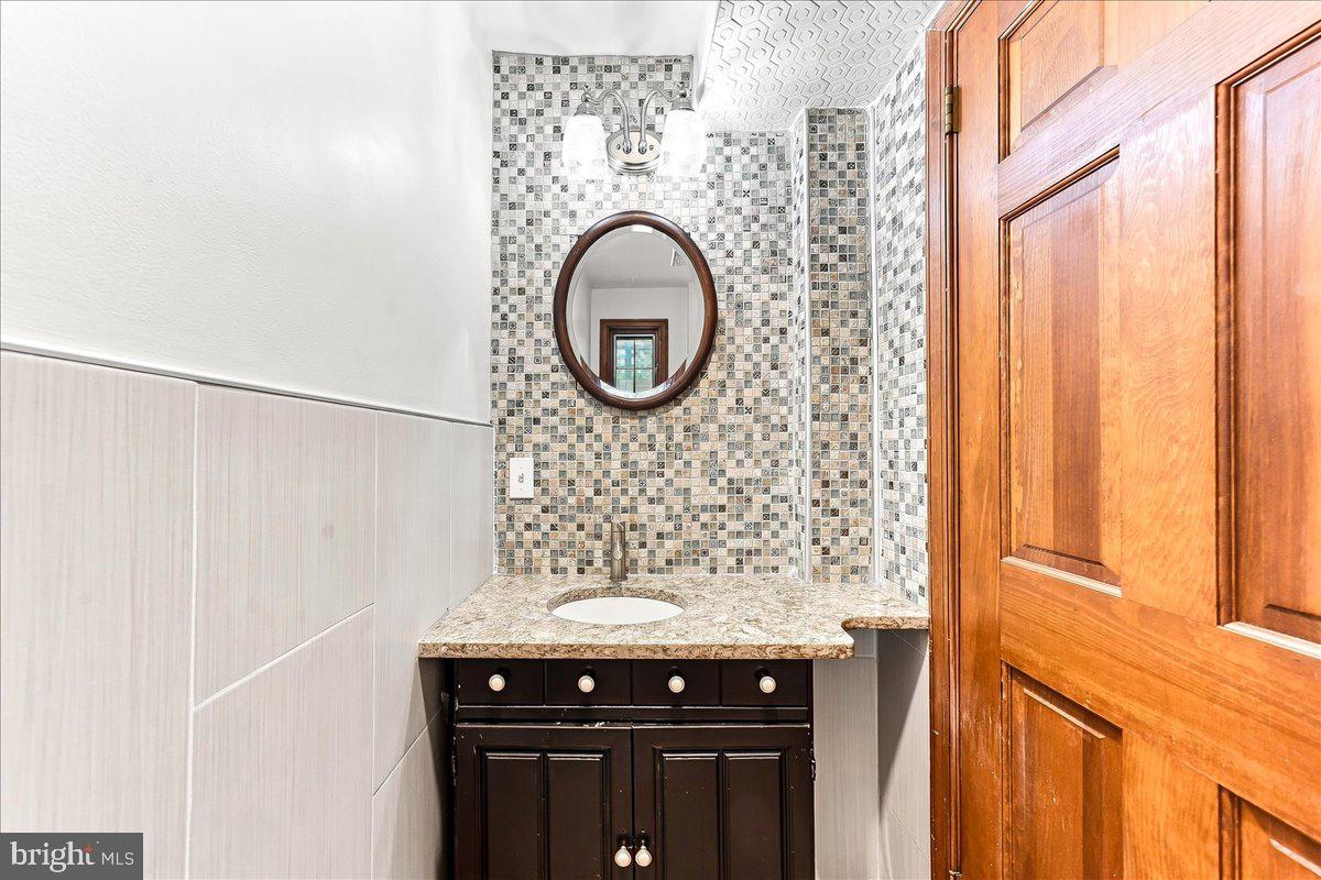 100 Governors Dr Property Photo 26