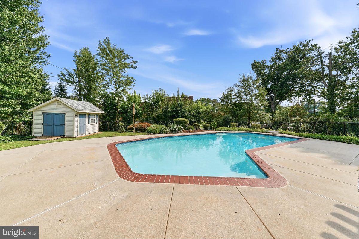 100 Governors Dr Property Photo 32