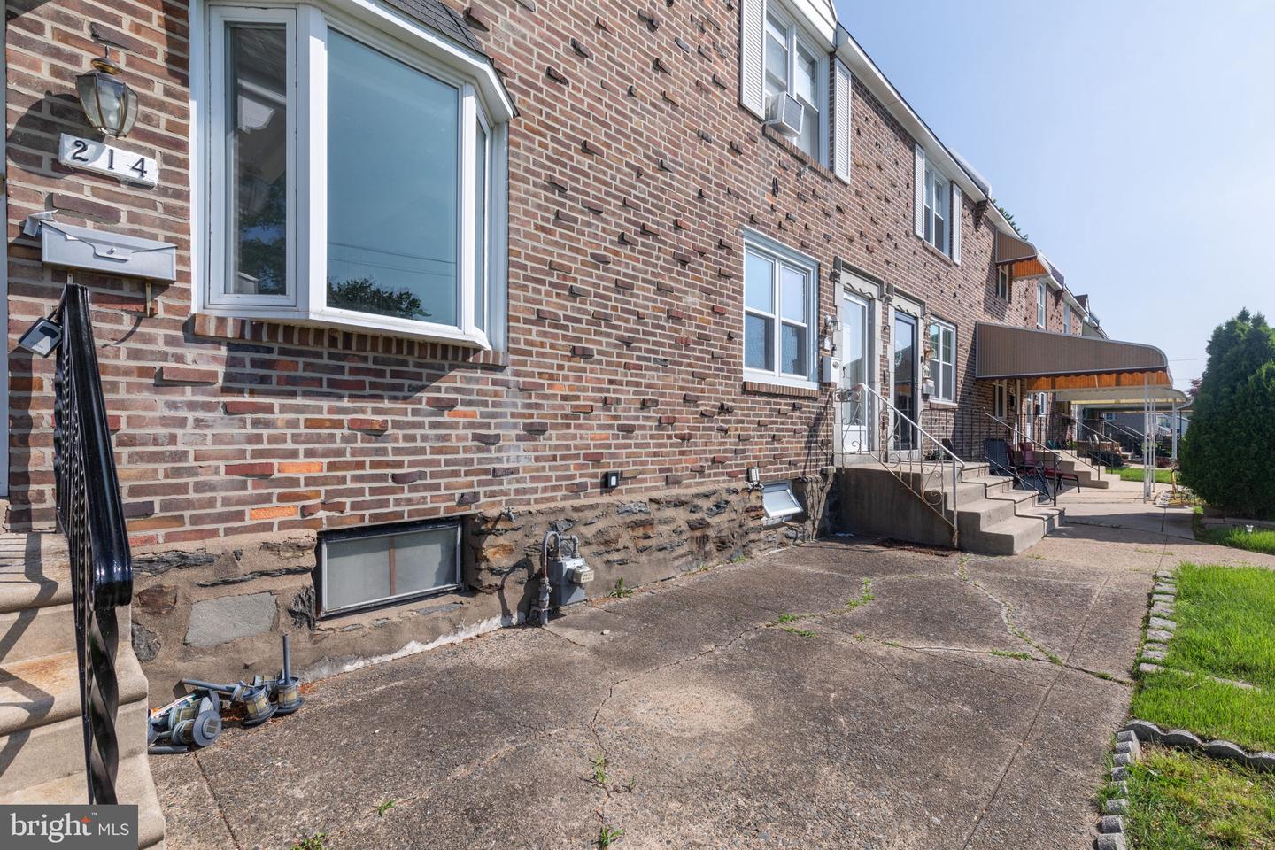 214 Westbridge Rd Property Photo 3
