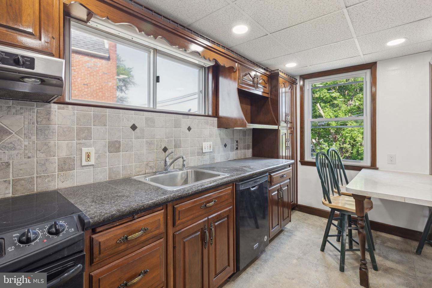 214 Westbridge Rd Property Photo 8