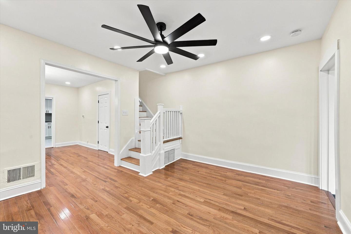 23 Rhodes Ave Property Photo 2