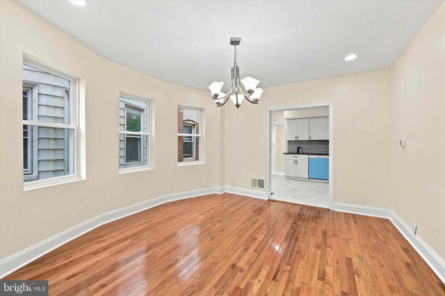 23 Rhodes Ave Property Photo 3
