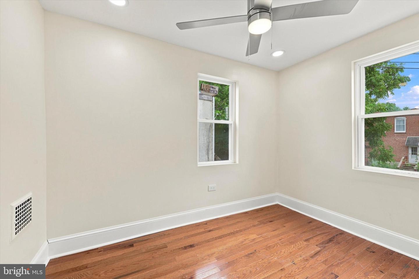 23 Rhodes Ave Property Photo 8