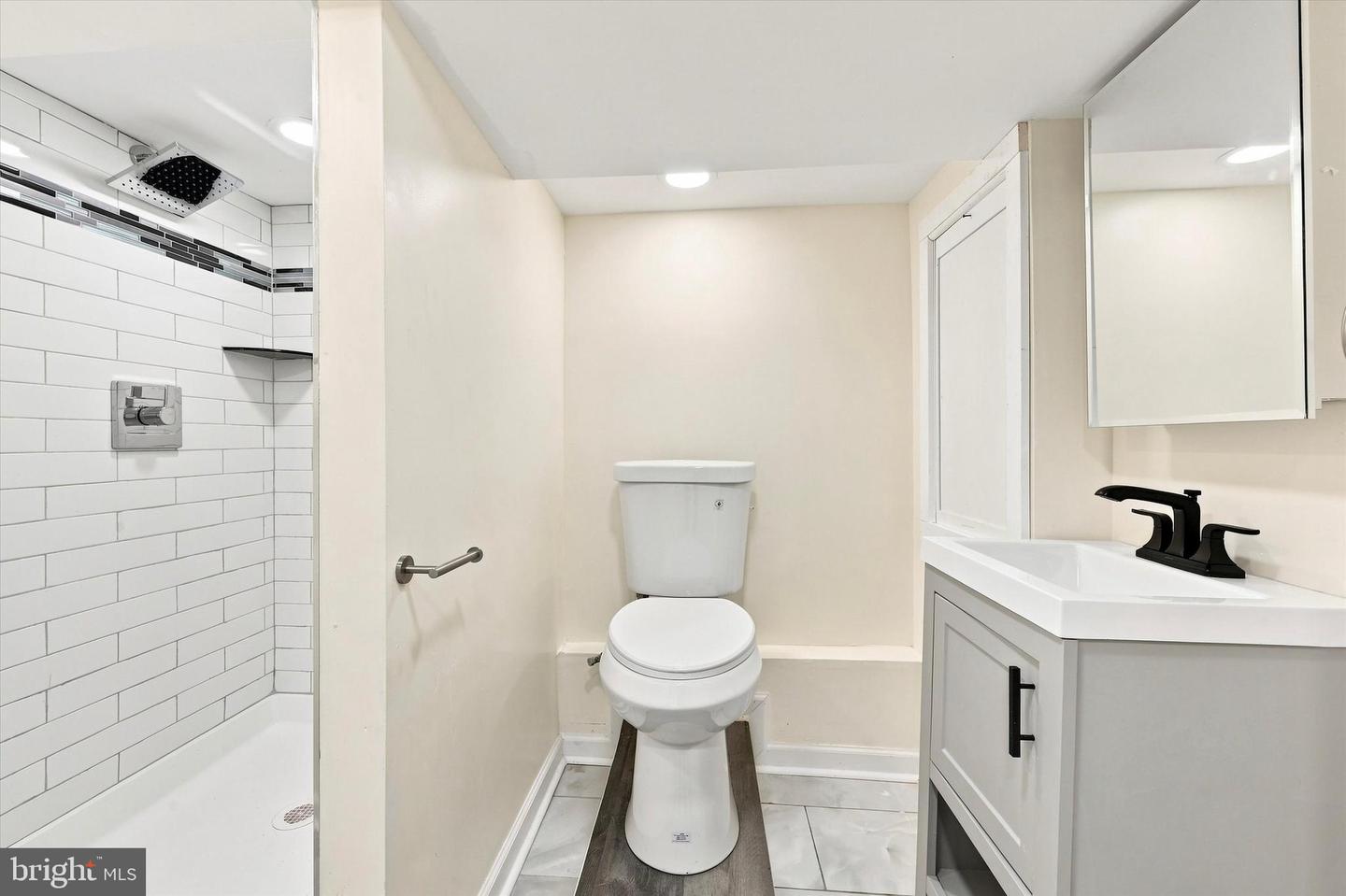23 Rhodes Ave Property Photo 11