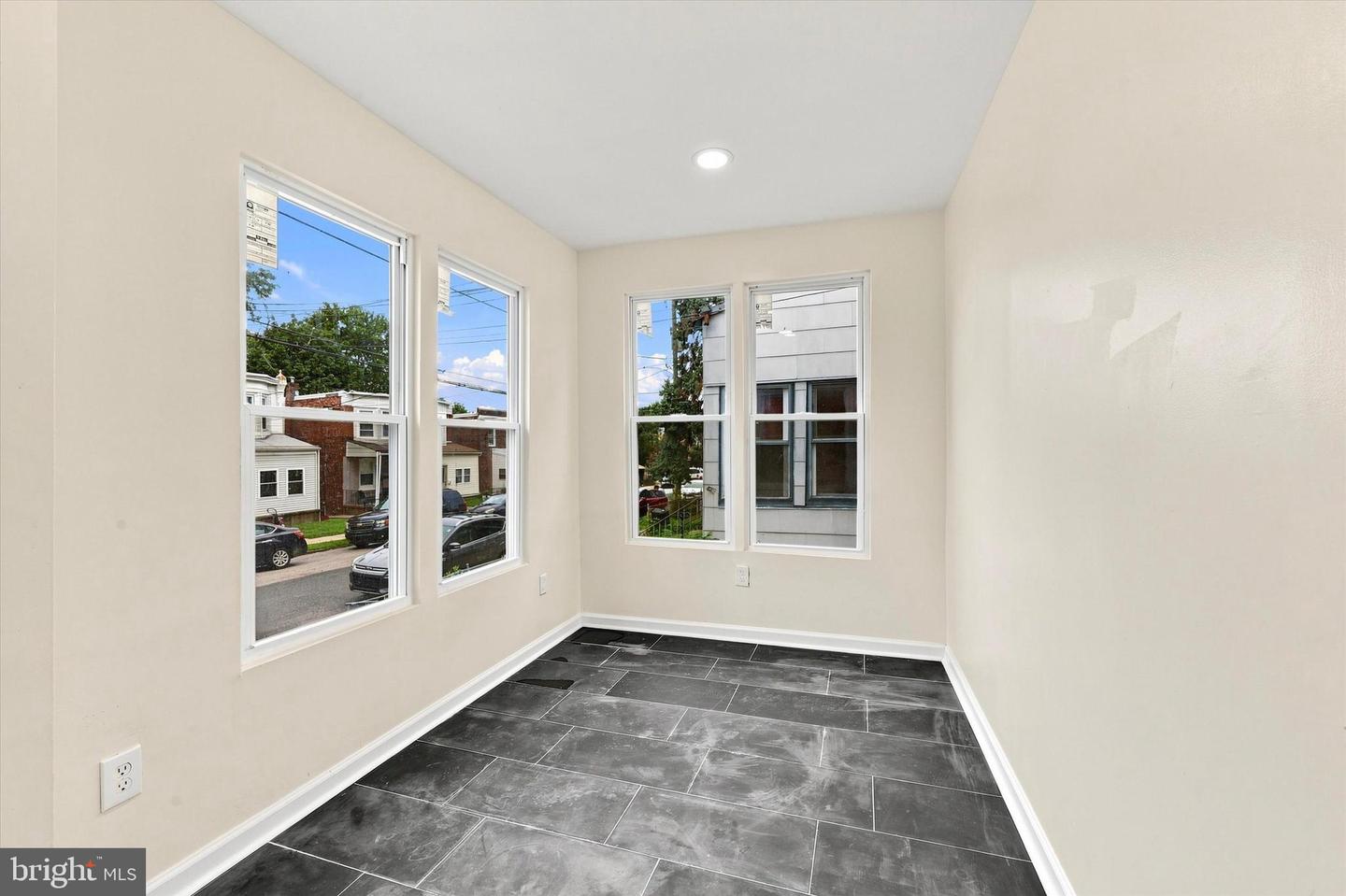 23 Rhodes Ave Property Photo 12