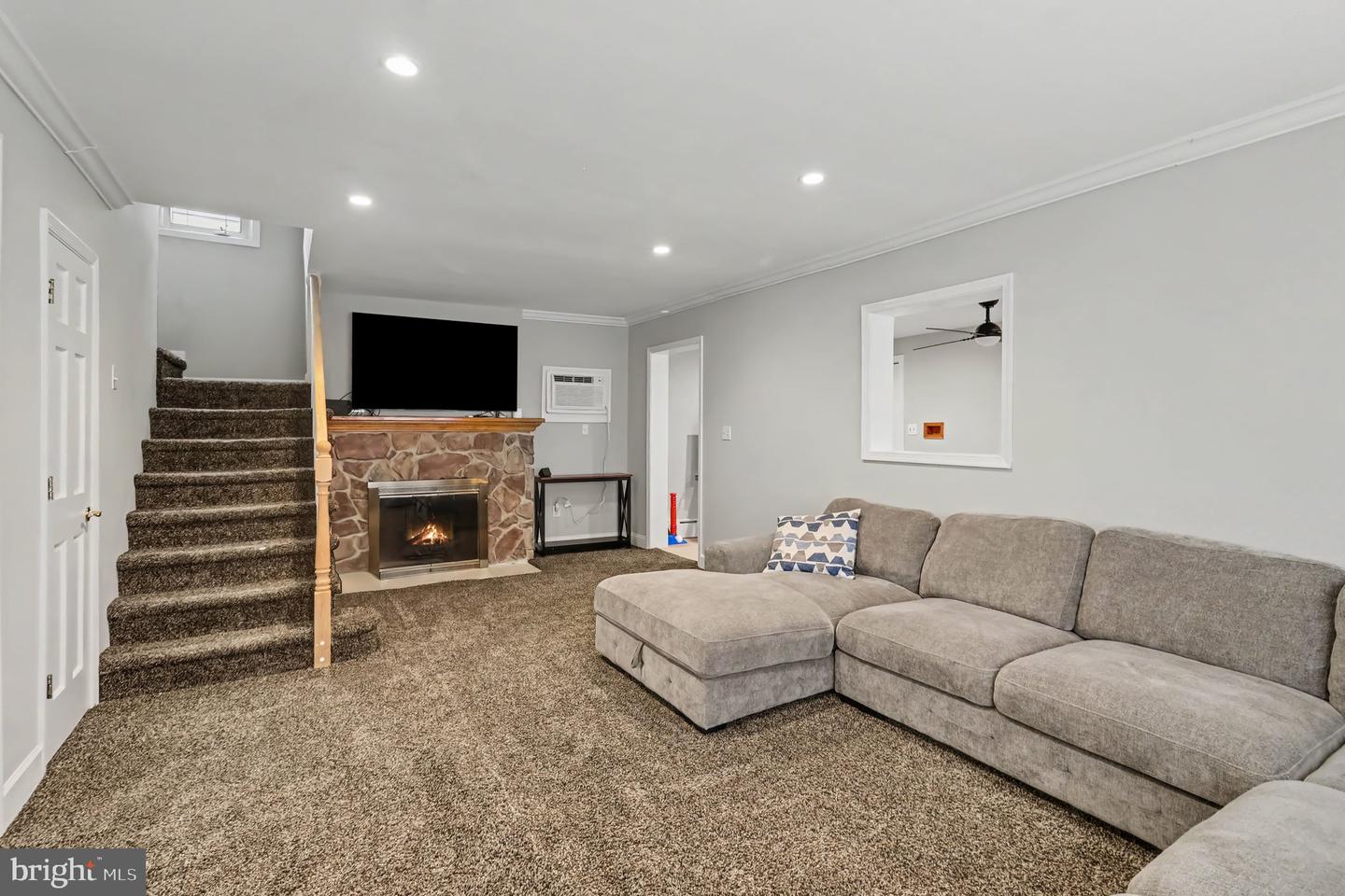 107 Urban Ave Property Photo 5