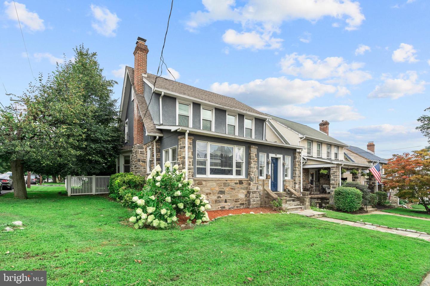 300 E Township Line Rd Property Photo 1