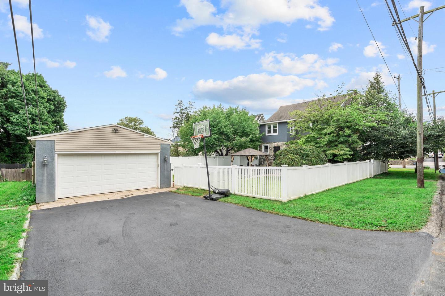 300 E Township Line Rd Property Photo 2