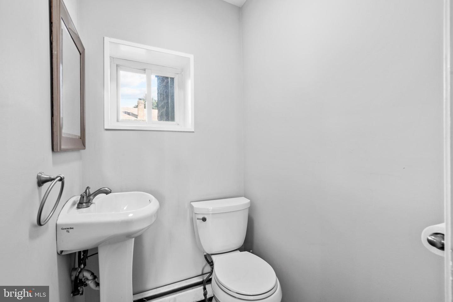 300 E Township Line Rd Property Photo 12