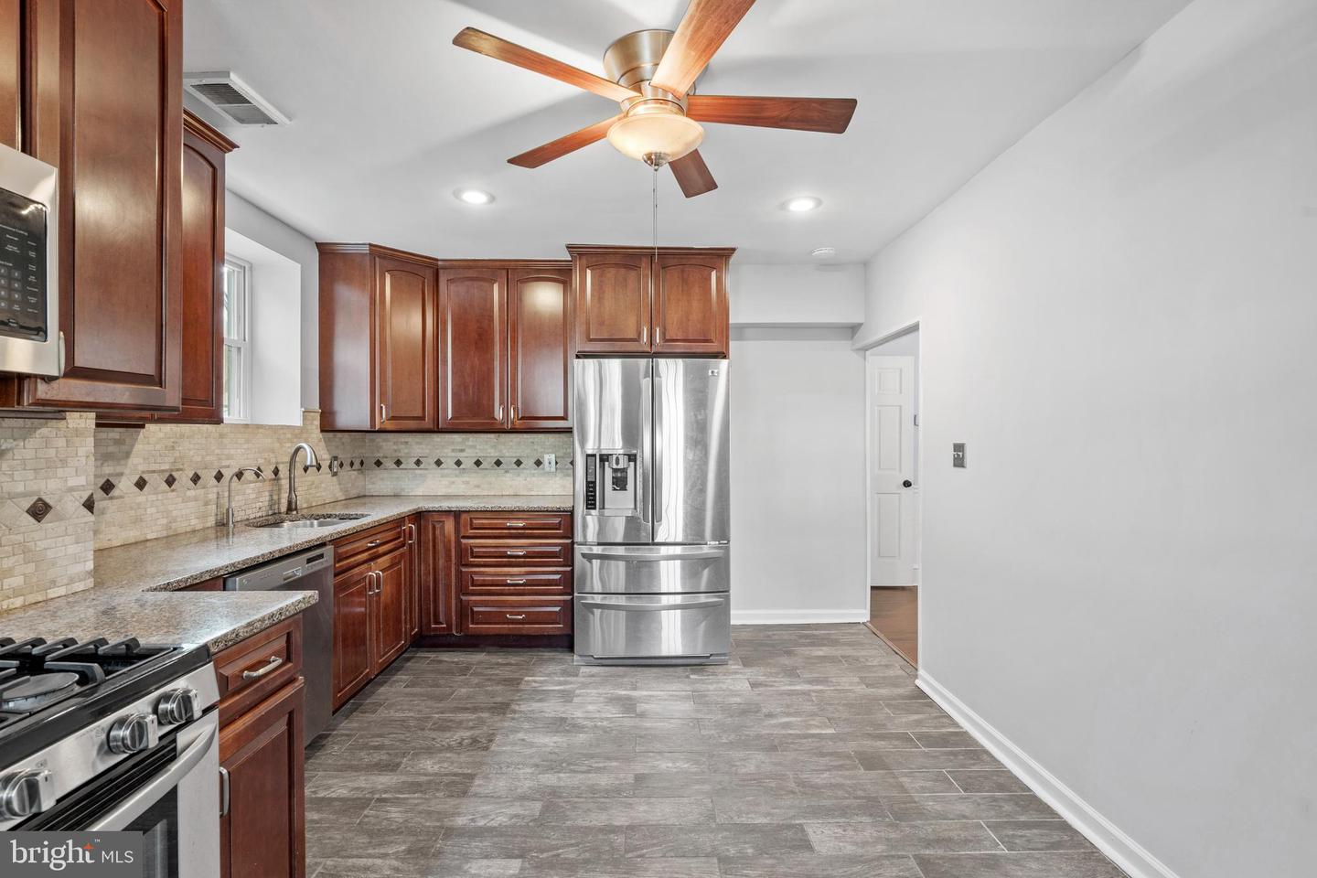 300 E Township Line Rd Property Photo 16