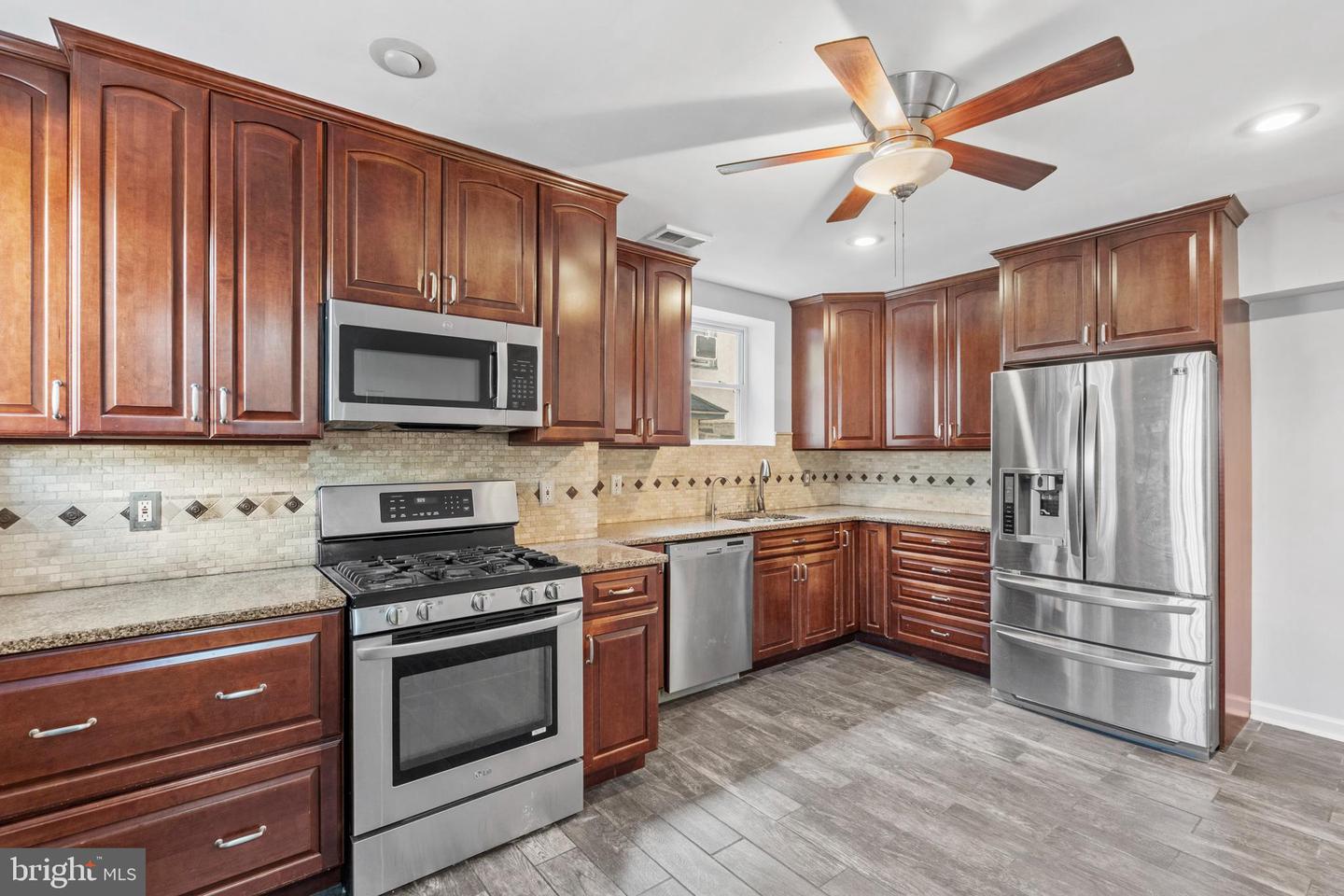 300 E Township Line Rd Property Photo 17