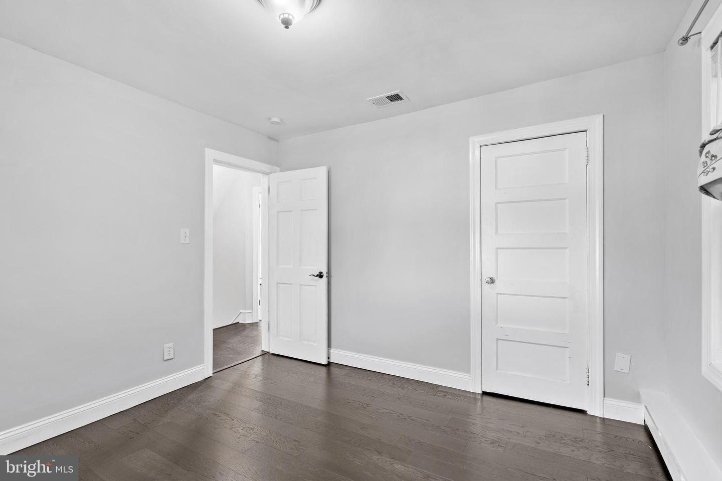 300 E Township Line Rd Property Photo 22