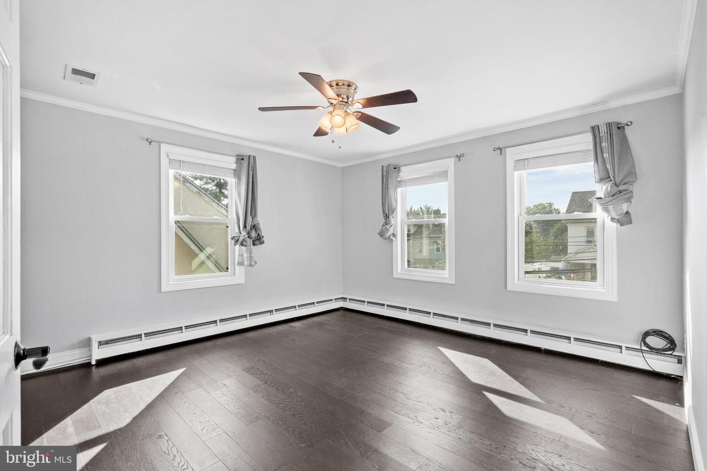 300 E Township Line Rd Property Photo 26