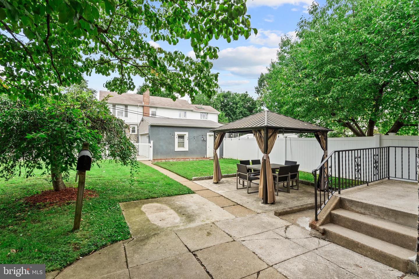 300 E Township Line Rd Property Photo 42