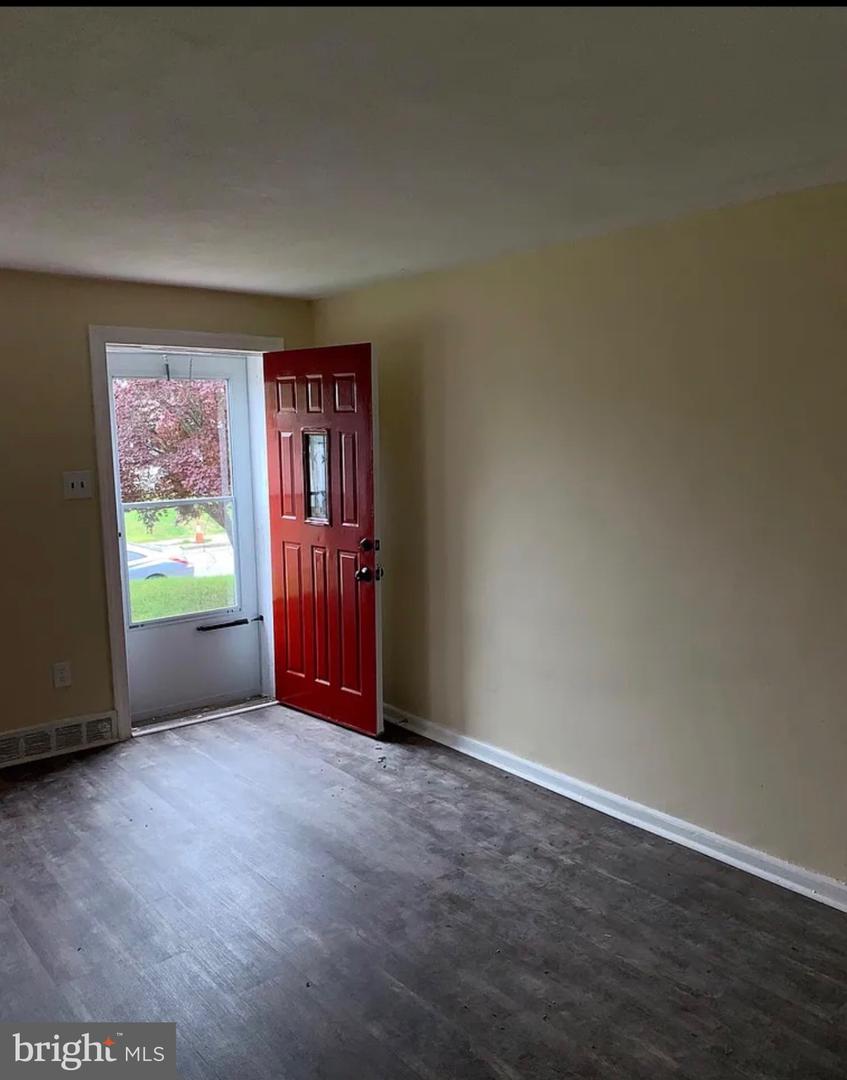 1119 Kenwood Rd Property Photo 2