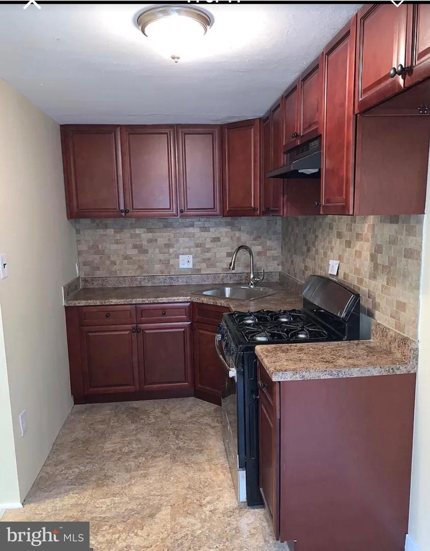 1119 Kenwood Rd Property Photo 6