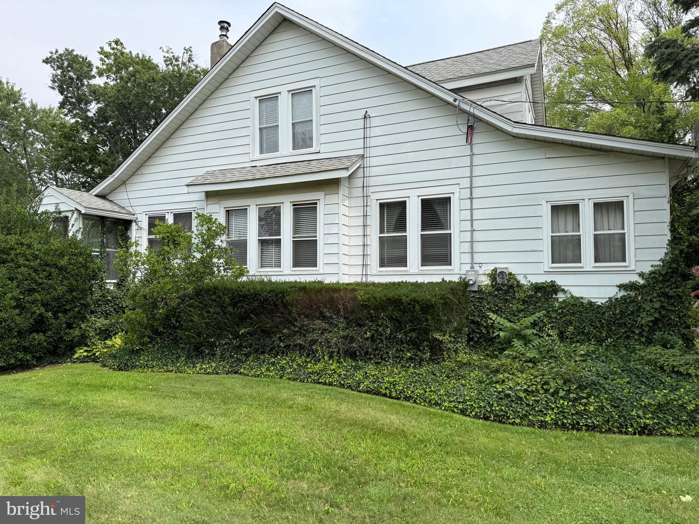 1016 MEETINGHOUSE RD Property Photo 1