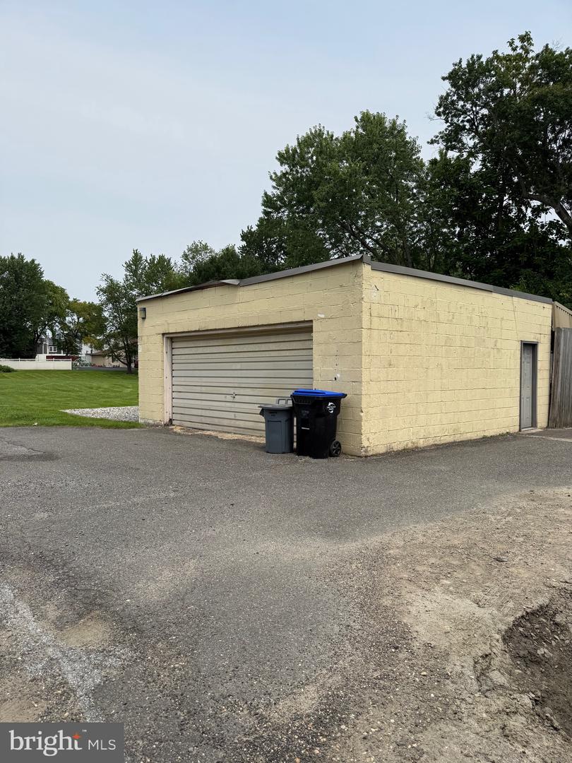 1016 Meetinghouse Rd Property Photo 3