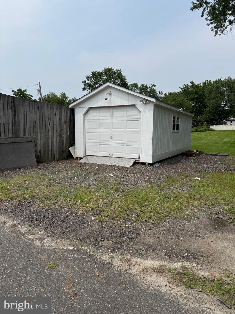 1016 Meetinghouse Rd Property Photo 4
