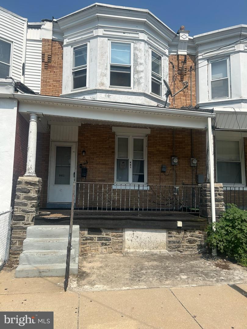 941 Maple Ter Property Photo 1