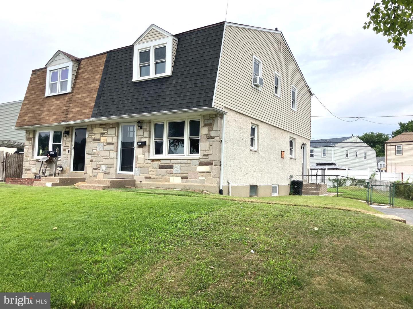 1313 Langley St Property Photo 1