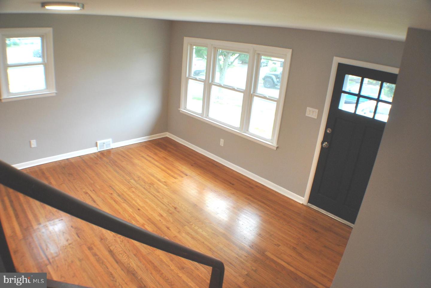 1313 Langley St Property Photo 3