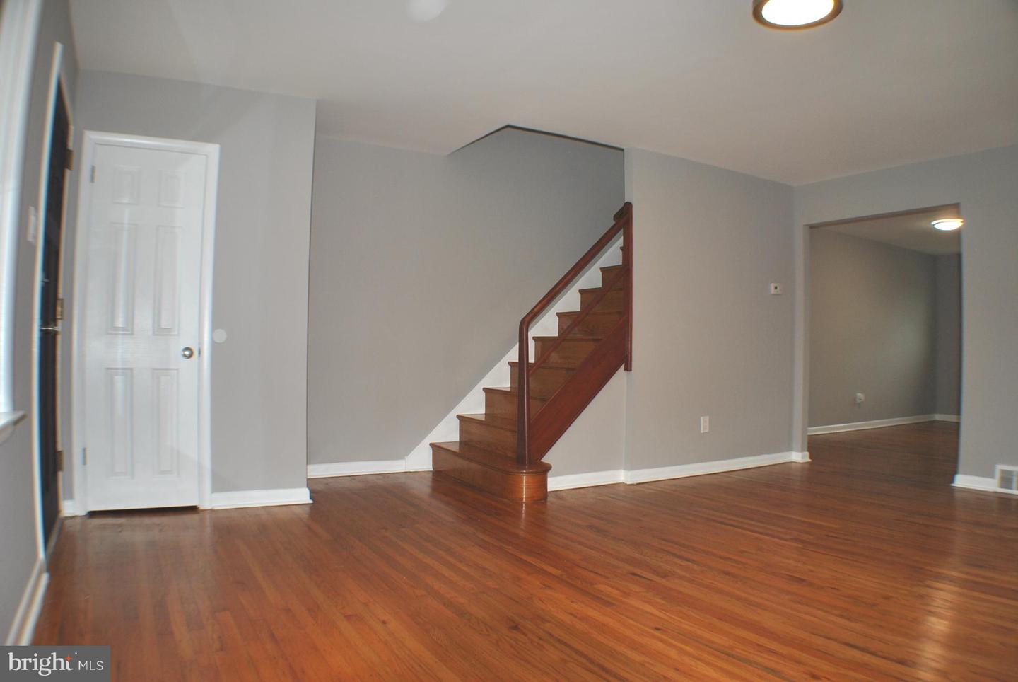 1313 Langley St Property Photo 4