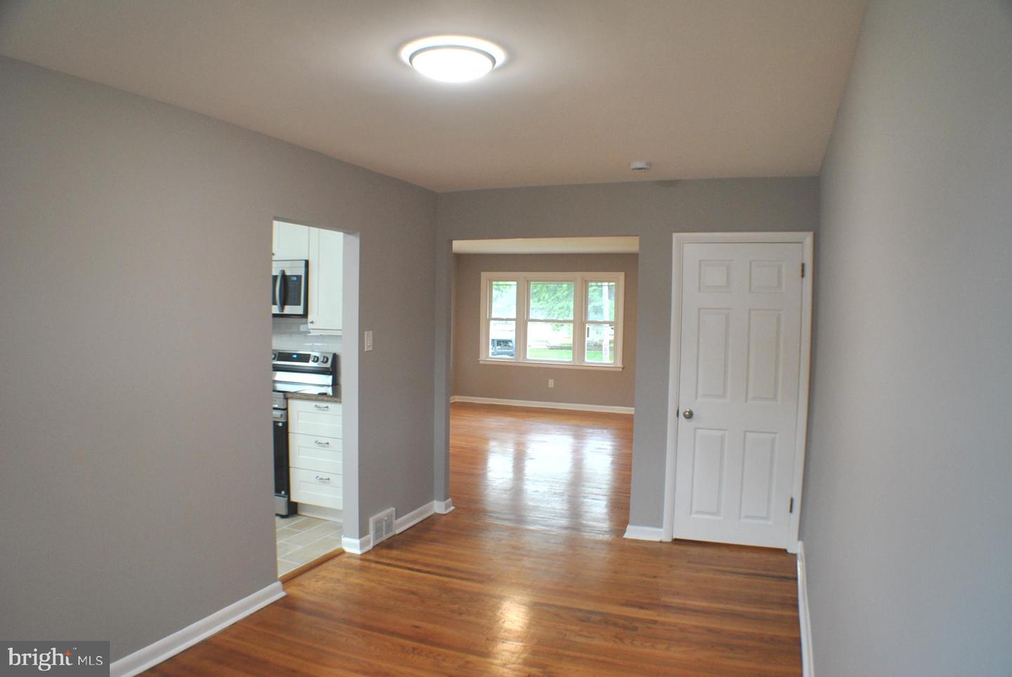1313 Langley St Property Photo 5