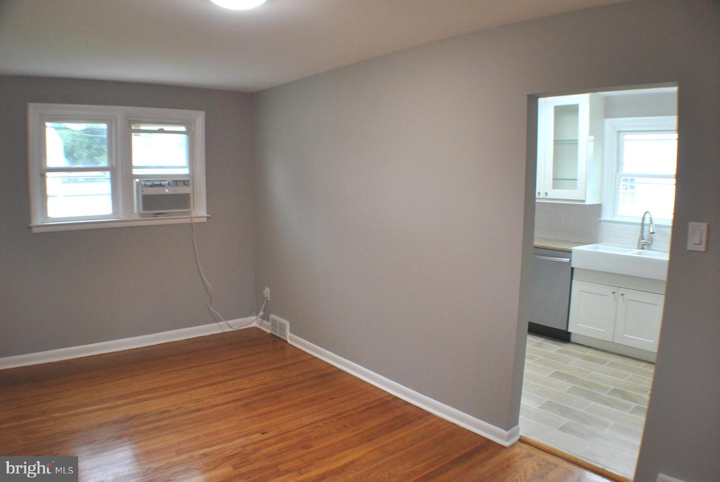 1313 Langley St Property Photo 6
