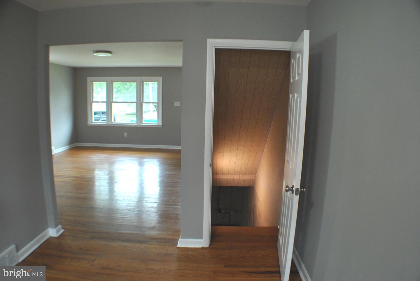 1313 Langley St Property Photo 8
