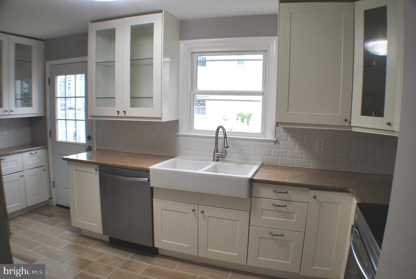 1313 Langley St Property Photo 9