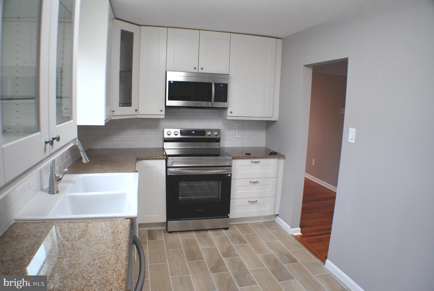 1313 Langley St Property Photo 11