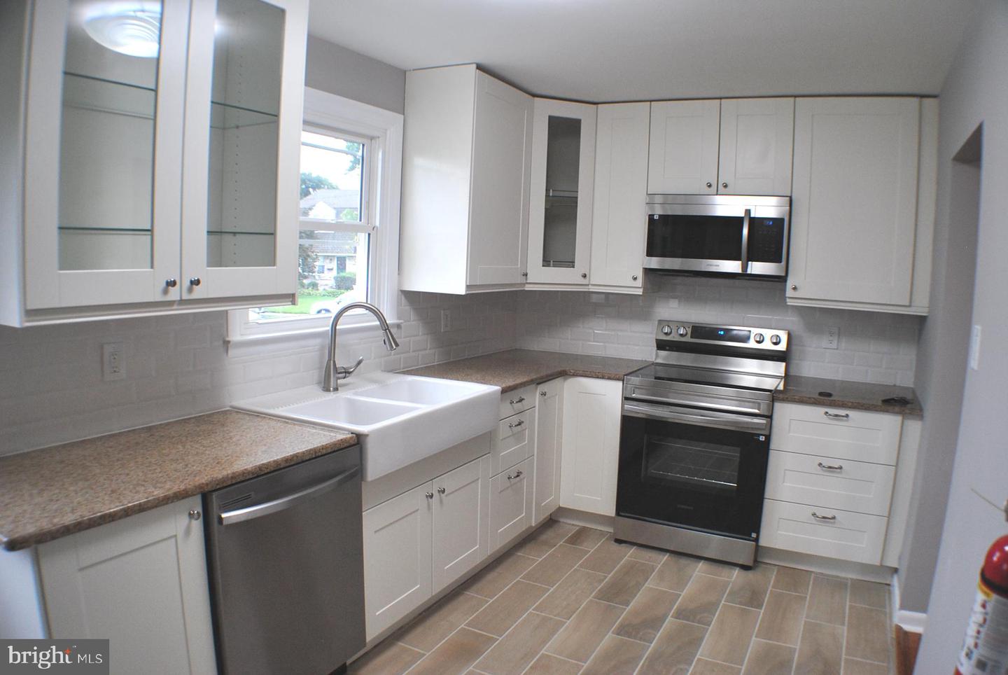 1313 Langley St Property Photo 12