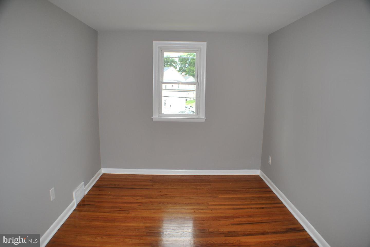 1313 Langley St Property Photo 14