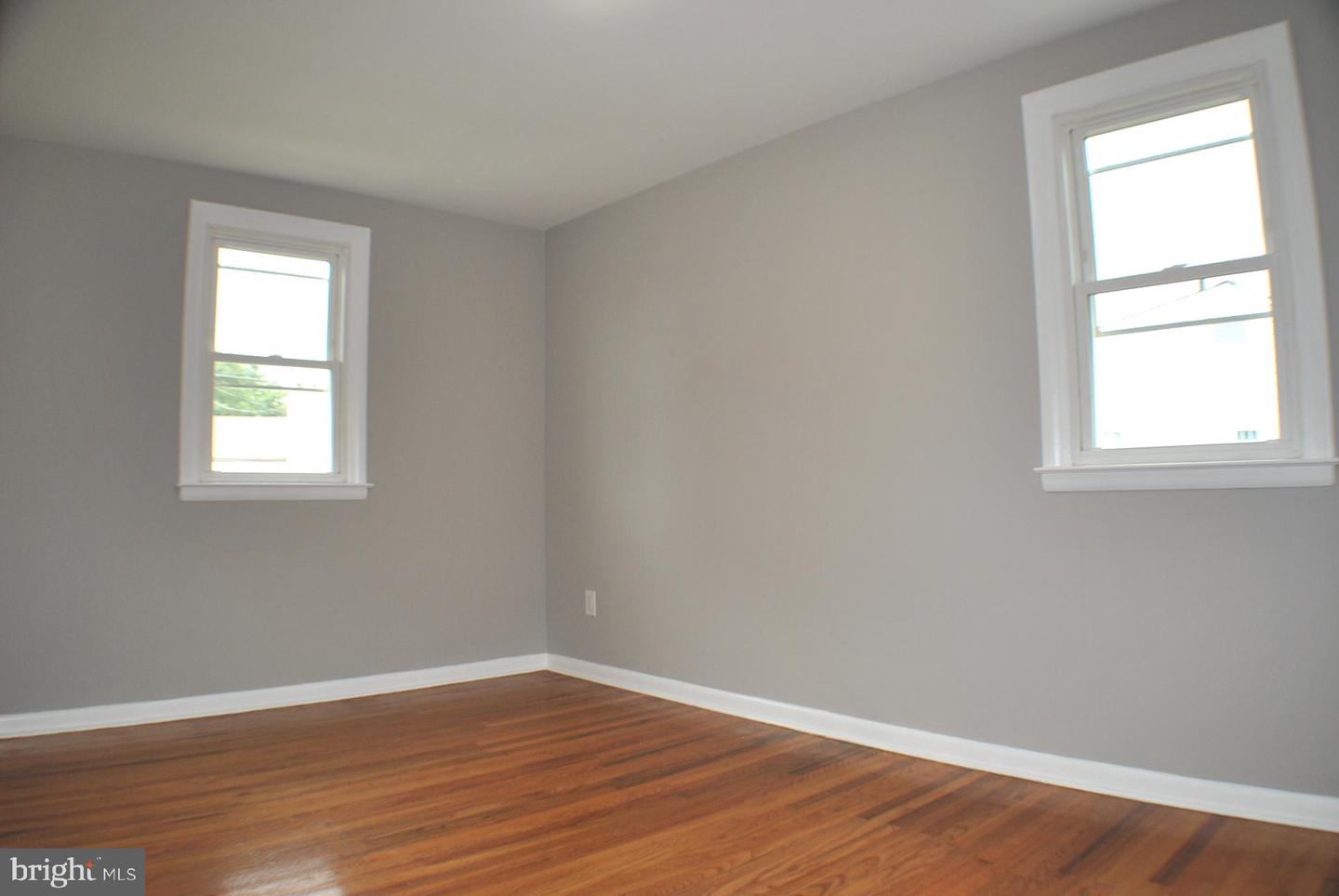 1313 Langley St Property Photo 18