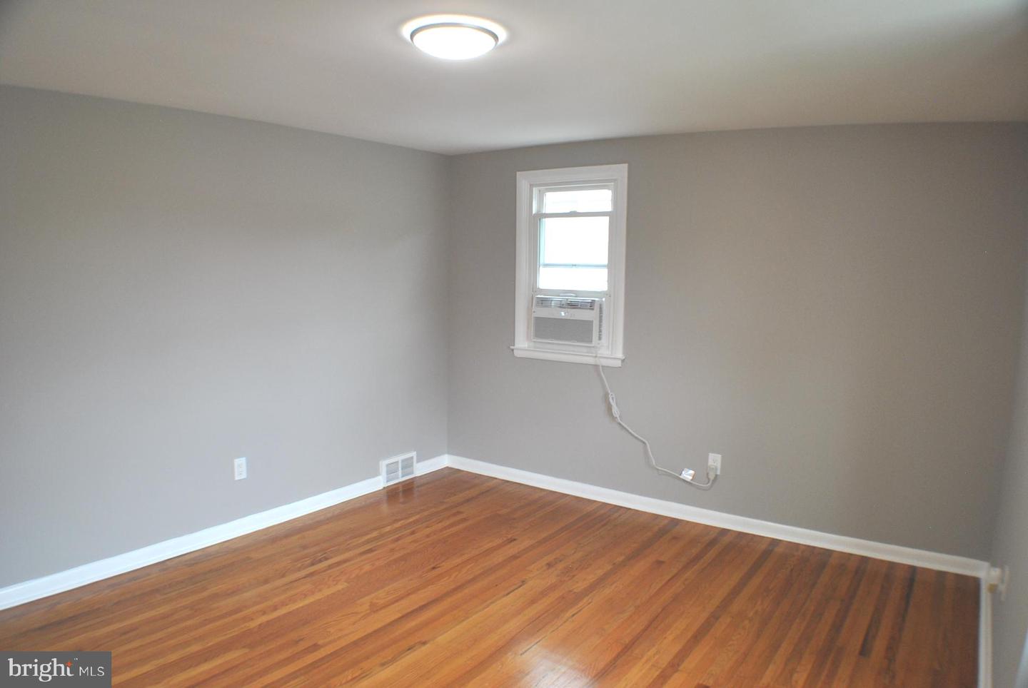 1313 Langley St Property Photo 23