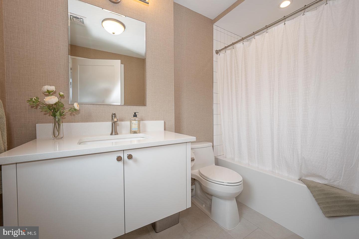 427 E Lancaster Ave #1301 Property Photo 32