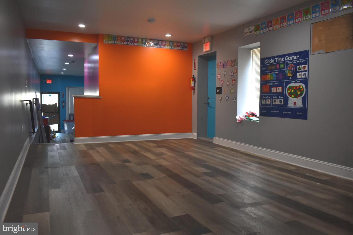 13 W 10th St #a Property Photo 6