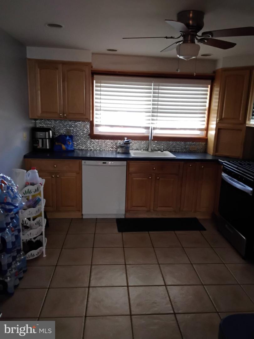 2123 Ravenwood Rd Property Photo 3