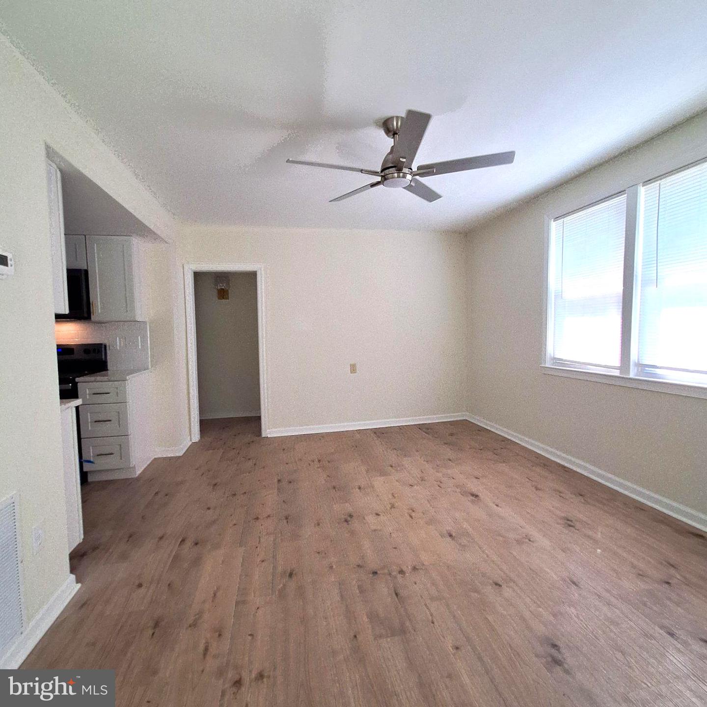 706 Lansing Ct Property Photo 2